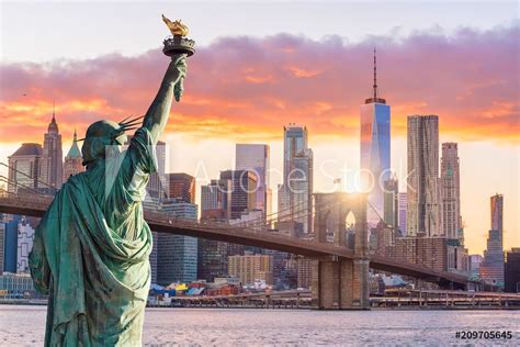 Fotomural Estatua de la Libertad, skyline de Nueva York - Arte Final Digital