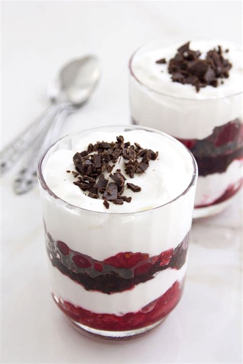 Vegan Chocolate Trifle with Coconut and Berries | Lil' Cookie