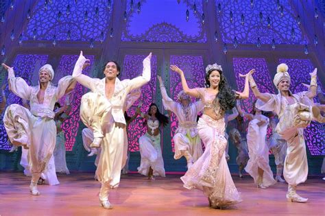 Scenes and Costumes from 'Aladdin' | Broadway, Dança do ventre e Jasmine