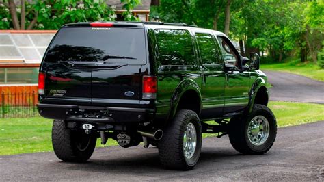 Lifted Diesel Ford Excursion Rolls over the Competition | Ford-trucks