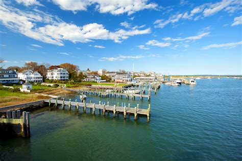 10 Best Things to Do on Martha's Vineyard - See Harbor Towns, Historic Sites, and More – Go Guides