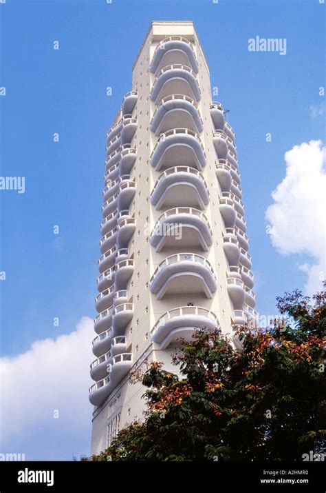 Skyscraper redefining Mumbai's skyline : Modern Architecture in Mumbai Stock Photo - Alamy