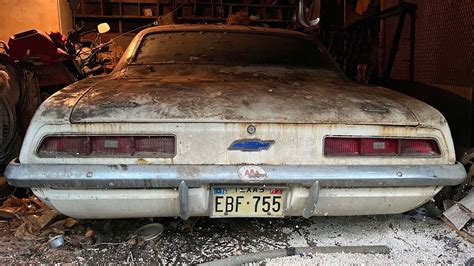 After 45 Years of Hiding in the Garage This 1969 Chevy Camaro Sees the Sun Again