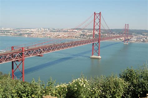 Tagus River Bridge (Lisbon, 1966) | Structurae