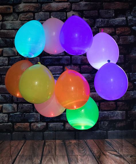 LED Light-Up Balloons | The Green Head