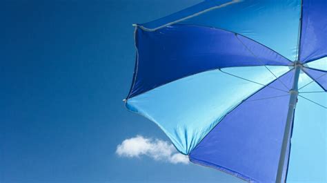 Best Beach Umbrella Sand Anchor in 2024 - SimplySunSafe