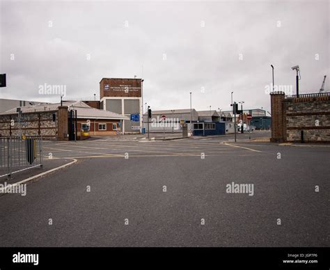 The main entrance to Portsmouth Naval base and dockyard, Trafalgar Gate ...