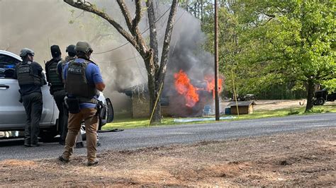 Escaped Mississippi inmate suspected of killing pastor presumed dead after barricade, house fire ...