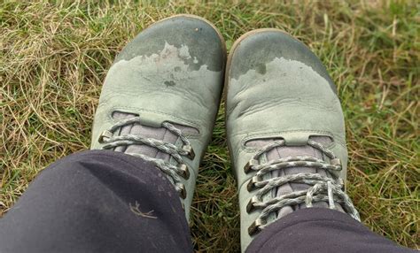 Hiking in Barefoot Shoes or Boots: The Pros and Cons - Cool of the Wild