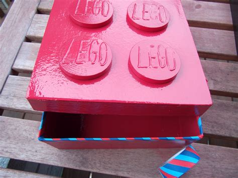 Ideas to Live the DIY Life: Tutorial: Make Lego inspired Boxes (Giftwrap or storage)