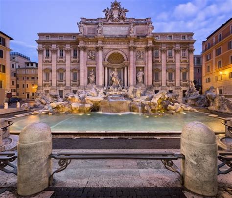 ⭐ Trevi Fountain at NIGHT & LIT UP: Hours, Pictures