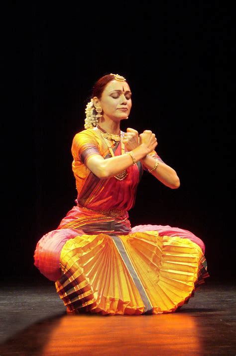 File:Bharatanatyam danseuse.jpg - Wikimedia Commons