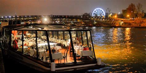 Fajarv: Paris Night Seine Cruise