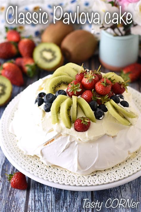 Classic Pavlova Cake: recipe, tips and tricks and no pastry bag!