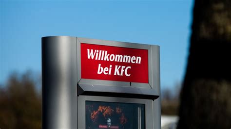 KFC sends customers shockingly inappropriate text, company issues apology