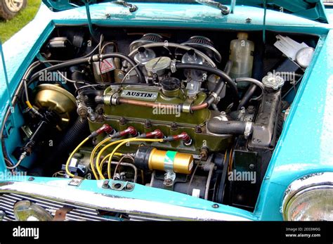 Austin mini engine hi-res stock photography and images - Alamy