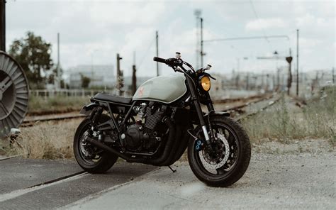 Paris Muscle: Yamaha XJR1300 Custom by Modification Motorcycles – BikeBound