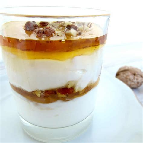 Greek Yogurt With Honey And Walnuts - Real Greek Recipes