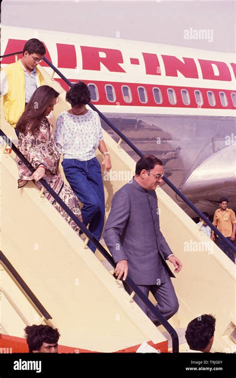 Rajiv Gandhi with his family Stock Photo - Alamy