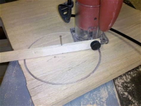 Homemade Router Circle Cutting Jig - HomemadeTools.net