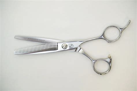 Precision Cutting 101: Mastering the Art of Texturizing with Thinning ...