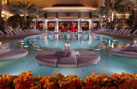 Wynn Pool | Cabanas & Daybeds | Hours & Photos | Las Vegas