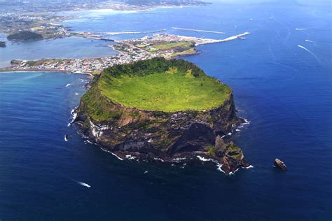 Jeju: UNESCO Sites & Sunrise Peak Hiking Small Group Tour on TourMega ...