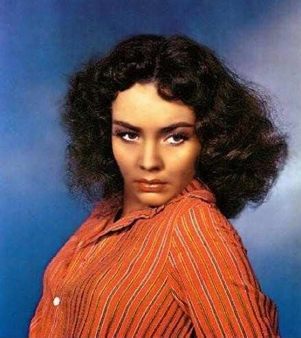 Jennifer Jones | Biography (1919-2009) | Gallery