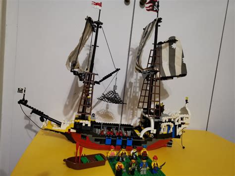 Lego 6289 Pirate Red Beard's Runner, Hobbies & Toys, Toys & Games on ...