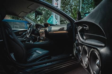 Car Stereo System Installation: Why Go Pro? - Auto Trim Design