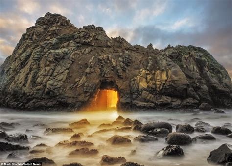 Gurney Journey: Keyhole Arch Light Effect