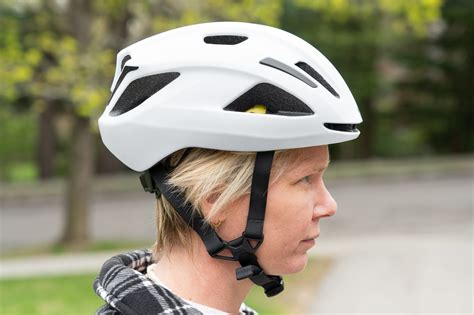 A Parent's Guide to Choosing the Best Bike Helmet for Their Kids - Or Bus