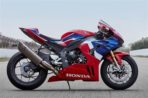 Honda CBR 1000 RR-R Fireblade SC82 specs, 0-60, performance data - FastestLaps.com