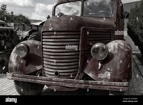 Old fashioned fire truck hi-res stock photography and images - Alamy