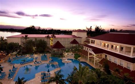 Breezes Resort & Spa Bahamas | allinclusiveresorts.com