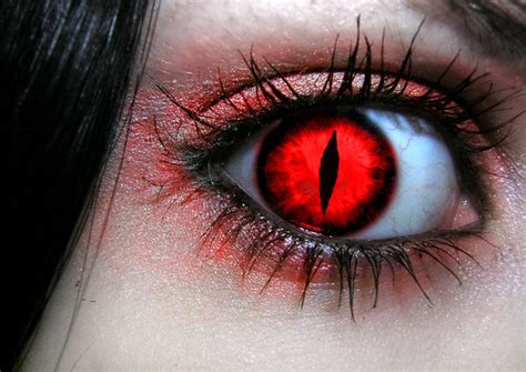 Vampire Lenses Of Halloween Party - Halloweenonearth.com