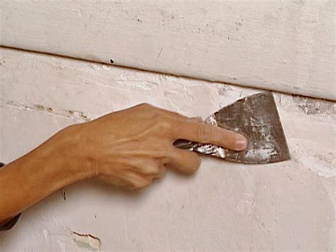 How to Repair a Plaster Wall | how-tos | DIY