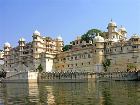 File:City Palace of Udaipur.jpg