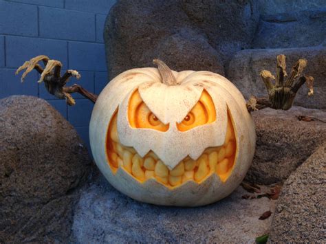 Halloween Themed Entertainment | Halloween Pumpkin Carver | Pumpkin Sculpting