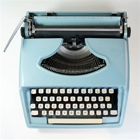 Baby Blue Remington typewriter - My Cup Of Retro Typewriter Webshop