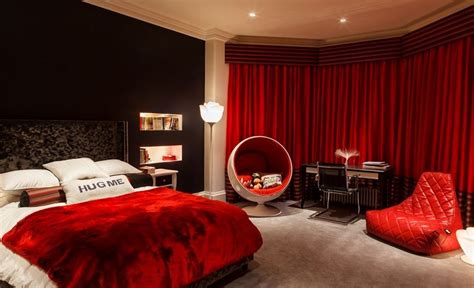 15 Incredible Red Bedroom Design Ideas - Decoration Love