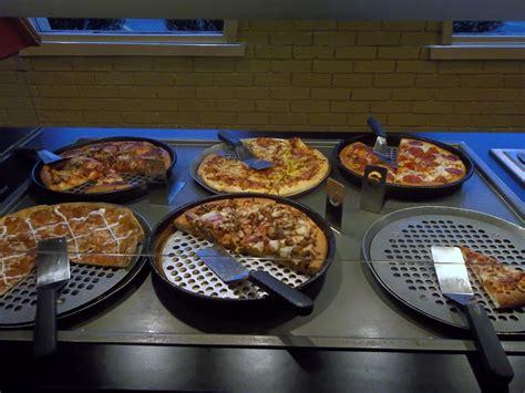 The Traveling Housewife: Pizza Hut Lunch Buffet Review