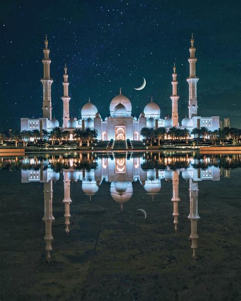 Grand Mosque in Abu Dhabi looks stunning at night - Album on Imgur Beautiful Mosques, Beautiful ...