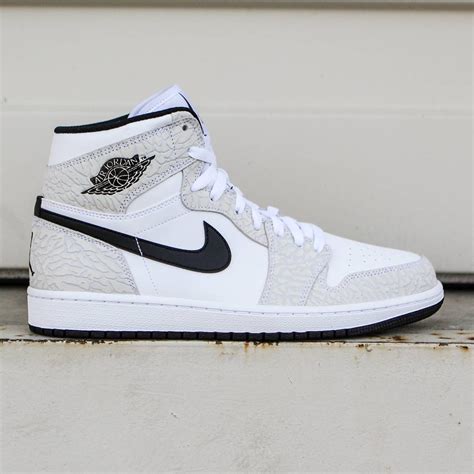 Jordan Men Air Jordan 1 Retro High (white / black / pure platinum)