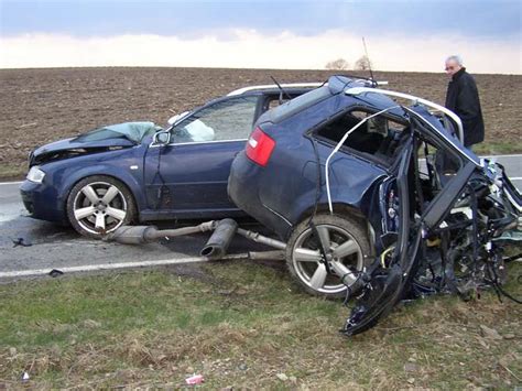 Unbelievable Car Crash - Audi RS6 cut in half - Car plus Auto Blog