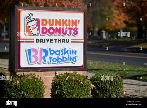 Dunkin donuts sign hi-res stock photography and images - Alamy