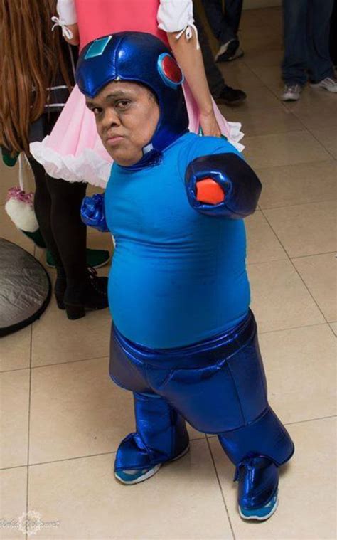 Best Mega Man Cosplay... Ever - 9GAG