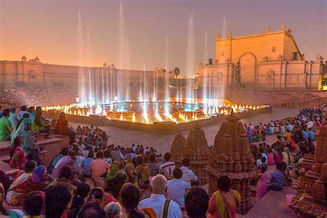 Akshardham: tentoonstelling, licht- en watershow met transfers | GetYourGuide