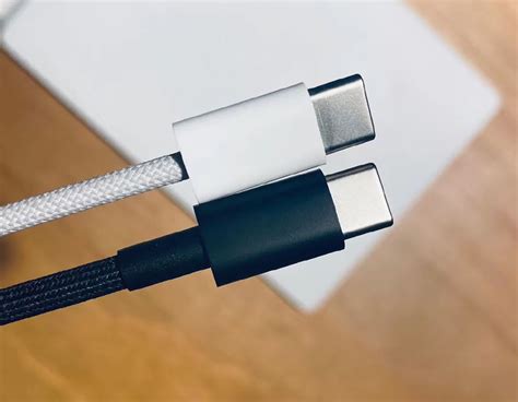 Live Images of Braided USB-C to Lightning Cable for iPhone 12 Series ...