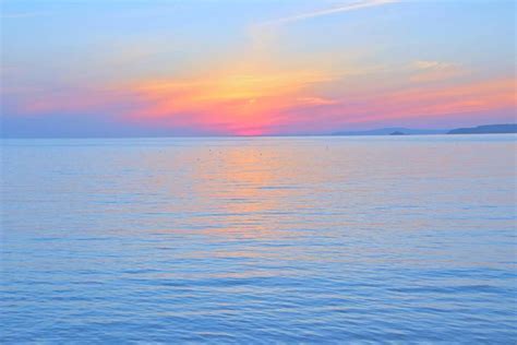 Sunrise over a calm sea. Foto van Steve Lynton. | Vakantiebestemmingen, Cornwall